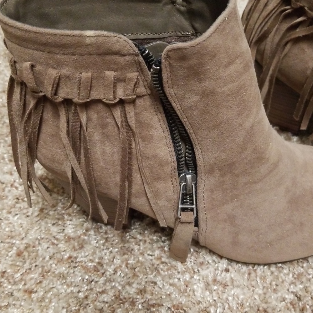 Boot - Picture 2 of 3